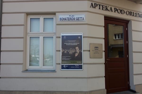 Historische Apotheke Pod Orłem im ehemaligen Krakauer Ghetto
