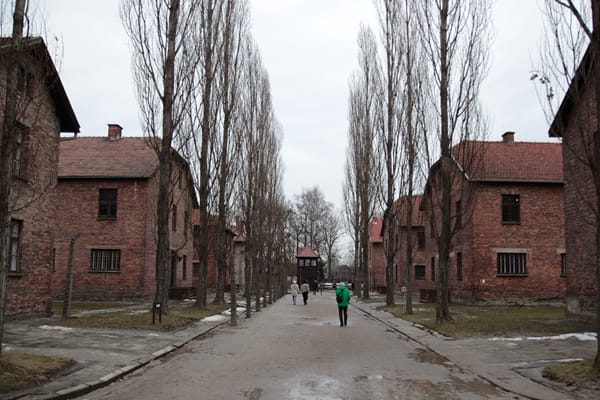 Lagerstraße in Auschwitz-Stammlager