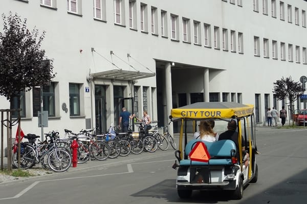 Historische Fassade der Oskar Schindler Fabrik in Krakau, heute Museum