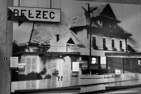 Ausstellung historischer Sammlungen im Museum der Gedenkstätte Bełżec