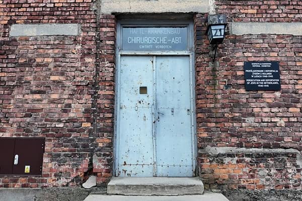 Block 21 im Stammlager Auschwitz I, ein ehemaliger Häftlingskrankenblock des Konzentrationslagers.