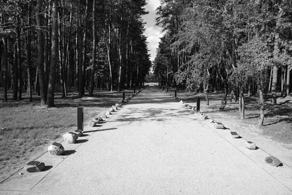 Sogenannter Schlauch oder Himmelsstraße in der Gedenkstätte Sobibór