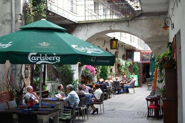 Innenhof zwischen Jozefa- und Rabina-Meiselsa-Straße in Kazimierz, Drehort für die Deportationsszenen in „Schindlers Liste“
