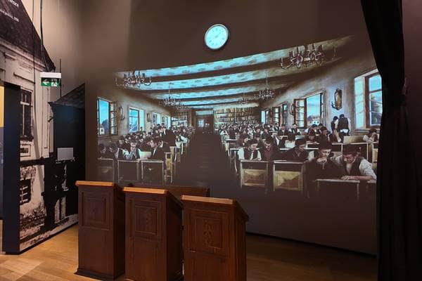 Darstellung von Rabbinern, Gemeinderäten und Lehrinstitutionen