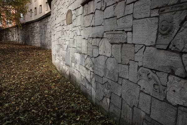 Klagemauer auf dem jüdischen Friedhof neben der Remuh-Synagoge in Kazimierz