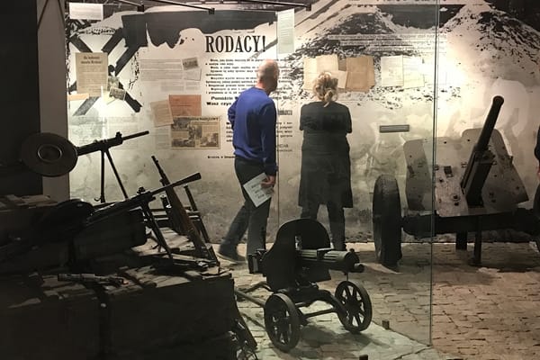 Historische Ausstellung über Polen unter nationalsozialistischer Besatzung im Schindler Museum