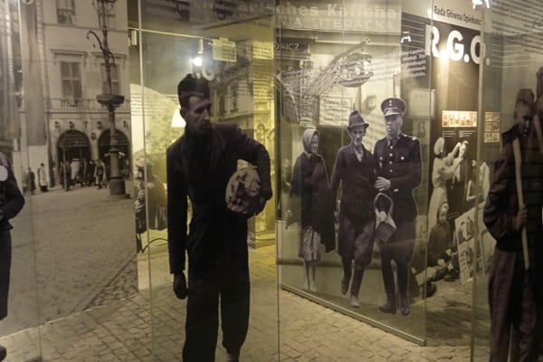 Historische Ausstellung über Polen unter nationalsozialistischer Besatzung im Schindler Museum