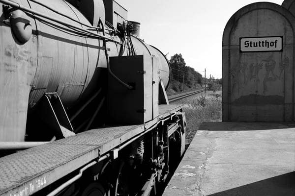 Originale Transport-Waggons der Deutschen Reichsbahn am Bahnhof Radegast in Łódź.